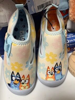 Bluey Slip-On Floral Kids Sneakers in Pastel Yellow